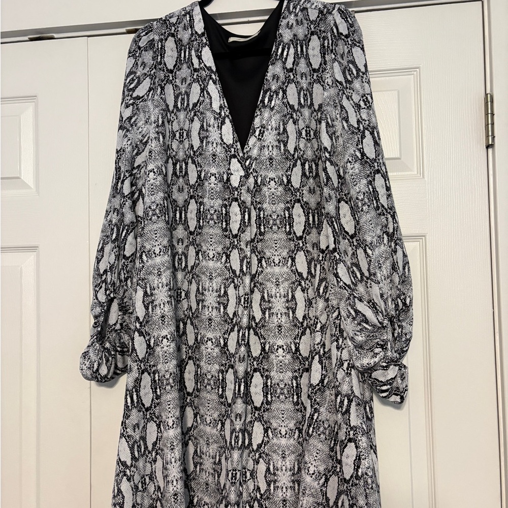 Chic Monochrome Long Sleeve Dress